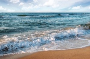 sandy-beach-and-beautiful-ocean-waves